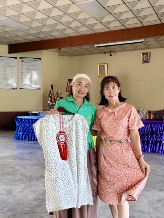 โรงเรียนผู้สูงอายุเทศบาลตำบลสันป่าตอง นำเสนอผลงานกิจกรรมตัดเย็บเสื้อแขนกุด (สัปดาห์ที่2) ประจำปี พ.ศ.2567 ภาพที่ 27 | https://www.sanpatong.go.th
