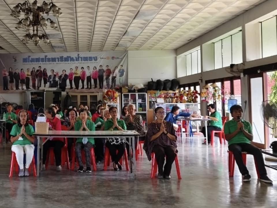โรงเรียนผู้สูงอายุเทศบาลตำบลสันป่าตอง นำเสนอผลงานกิจกรรมตัดเย็บเสื้อแขนกุด (สัปดาห์ที่2) ประจำปี พ.ศ.2567 ภาพที่ 30 | https://www.sanpatong.go.th
