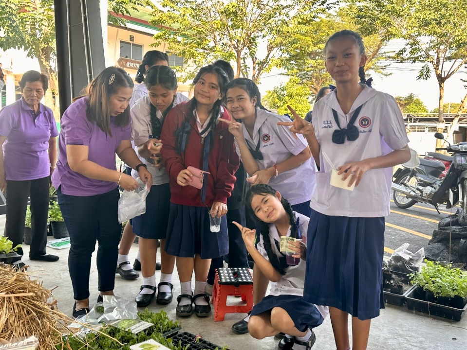 เทศบาลตำบลสันป่าตอง ได้ดำเนินการจัดกิจกรรมโครงการอนุรักษ์พันธุกรรมพืชอันเนื่องมาจากพระราชดำริฯ ภาพที่ 50 | https://www.sanpatong.go.th
