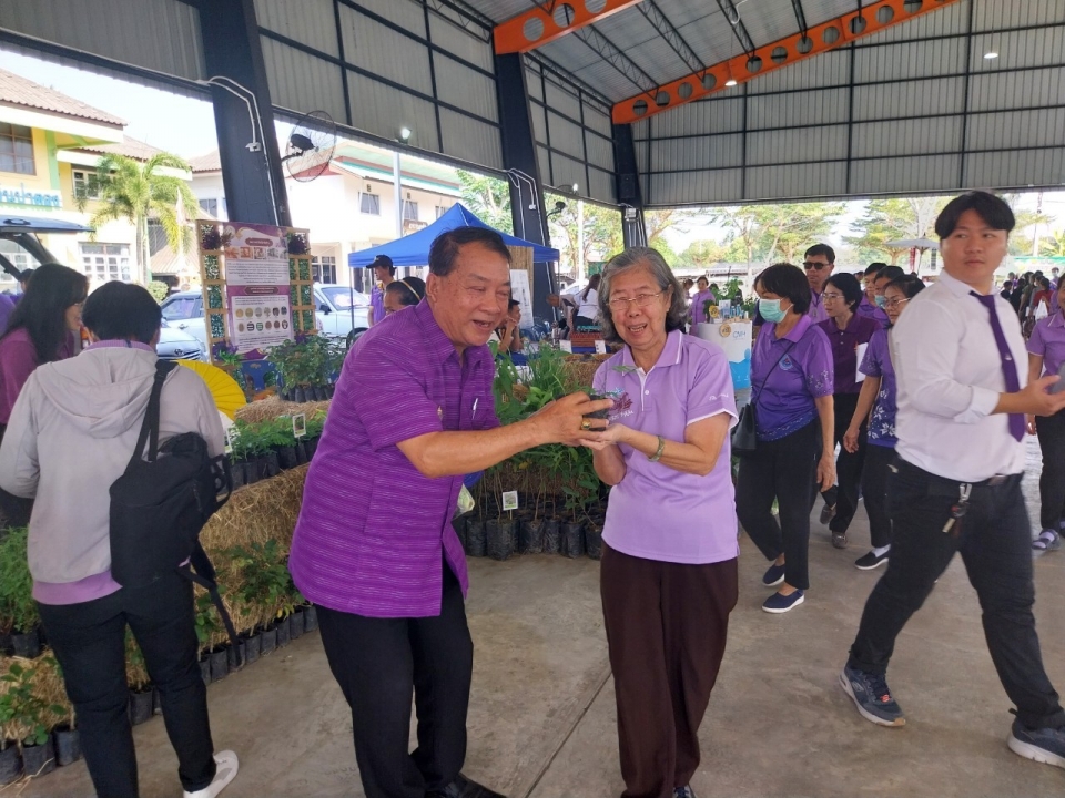 เทศบาลตำบลสันป่าตอง ได้ดำเนินการจัดกิจกรรมโครงการอนุรักษ์พันธุกรรมพืชอันเนื่องมาจากพระราชดำริฯ ภาพที่ 19 | https://www.sanpatong.go.th