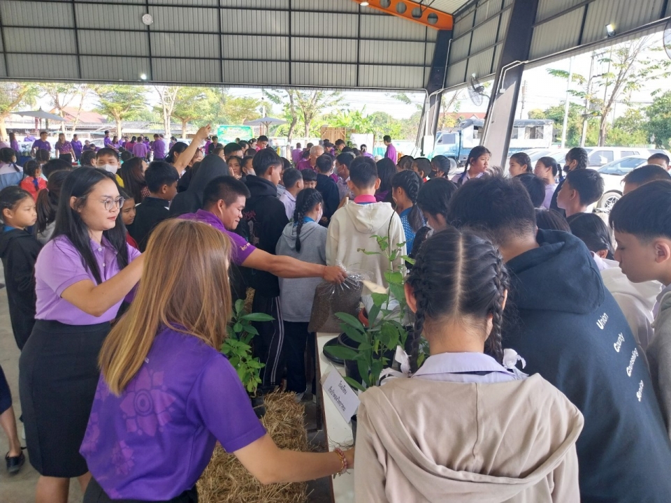 เทศบาลตำบลสันป่าตอง ได้ดำเนินการจัดกิจกรรมโครงการอนุรักษ์พันธุกรรมพืชอันเนื่องมาจากพระราชดำริฯ ภาพที่ 27 | https://www.sanpatong.go.th