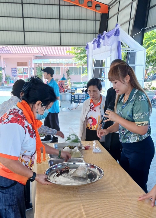 เทศบาลตำบลสันป่าตอง ร่วมกับ กองทุนเพื่อความเสมอภาคทางการศึกษา (กสศ.) จัดทำโครงการส่งเสริมการเรียนรู้และพัฒนาทักษะอาชีพของชุมชนเทศบาลตำบลสันป่าตองสู่การพัฒนาอย่างยั่งยืน ภาพที่ 17 | https://www.sanpatong.go.th