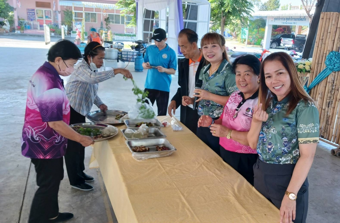 เทศบาลตำบลสันป่าตอง ร่วมกับ กองทุนเพื่อความเสมอภาคทางการศึกษา (กสศ.) จัดทำโครงการส่งเสริมการเรียนรู้และพัฒนาทักษะอาชีพของชุมชนเทศบาลตำบลสันป่าตองสู่การพัฒนาอย่างยั่งยืน ภาพที่ 18 | https://www.sanpatong.go.th