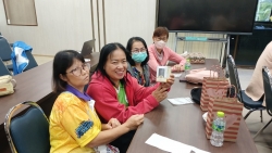 เทศบาลตำบลสันป่่าตอง จัดกิจกรรมหัวข้อเรื่องการออกแบบบรรจุภัณฑ์ ภายใต้โครงการส่งเสริมการเรียนรู้และพัฒนาทักษะอาชีพ วันที่ 13 มีนาคม 2568 ภาพที่ 9 | https://www.sanpatong.go.th