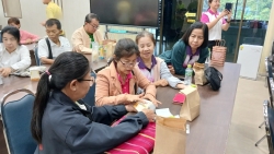 เทศบาลตำบลสันป่่าตอง จัดกิจกรรมหัวข้อเรื่องการออกแบบบรรจุภัณฑ์ ภายใต้โครงการส่งเสริมการเรียนรู้และพัฒนาทักษะอาชีพ วันที่ 13 มีนาคม 2568 ภาพที่ 10 | https://www.sanpatong.go.th