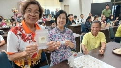 เทศบาลตำบลสันป่่าตอง จัดกิจกรรมหัวข้อเรื่องการออกแบบบรรจุภัณฑ์ ภายใต้โครงการส่งเสริมการเรียนรู้และพัฒนาทักษะอาชีพ วันที่ 13 มีนาคม 2568 ภาพที่ 14 | https://www.sanpatong.go.th