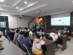 เทศบาลตำบลสันป่่าตอง จัดกิจกรรมหัวข้อเรื่องการออกแบบบรรจุภัณฑ์ ภายใต้โครงการส่งเสริมการเรียนรู้และพัฒนาทักษะอาชีพ วันที่ 13 มีนาคม 2568 ภาพที่ 1 | https://www.sanpatong.go.th