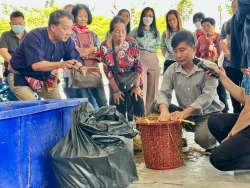 เทศบาลสันป่าตองได้จัดโครงการส่งเสริมอาชีพตามแนวทางเศรษฐกิจพอเพียง (เพาะเห็ดโคนน้อยในตะกร้า) ภาพที่ 18 | https://www.sanpatong.go.th