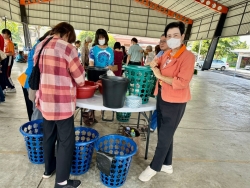 เทศบาลสันป่าตองได้จัดโครงการส่งเสริมอาชีพตามแนวทางเศรษฐกิจพอเพียง (เพาะเห็ดโคนน้อยในตะกร้า) ภาพที่ 21 | https://www.sanpatong.go.th
