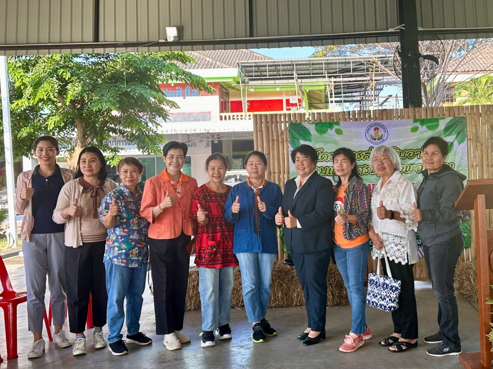 เทศบาลสันป่าตองได้จัดโครงการส่งเสริมอาชีพตามแนวทางเศรษฐกิจพอเพียง (เพาะเห็ดโคนน้อยในตะกร้า) ภาพที่ 5 | https://www.sanpatong.go.th