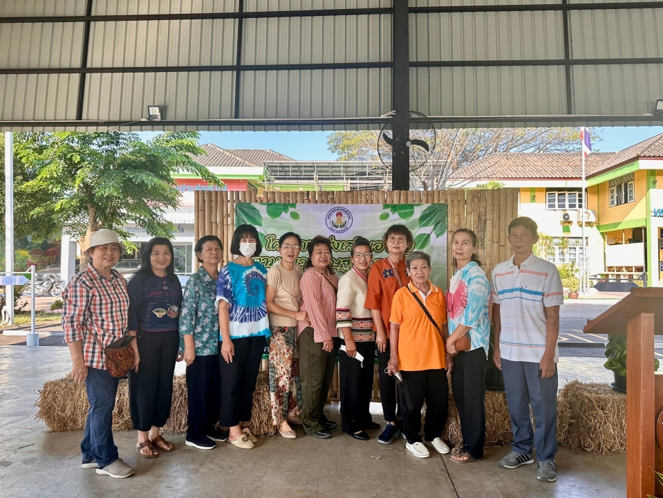เทศบาลสันป่าตองได้จัดโครงการส่งเสริมอาชีพตามแนวทางเศรษฐกิจพอเพียง (เพาะเห็ดโคนน้อยในตะกร้า) ภาพที่ 8 | https://www.sanpatong.go.th