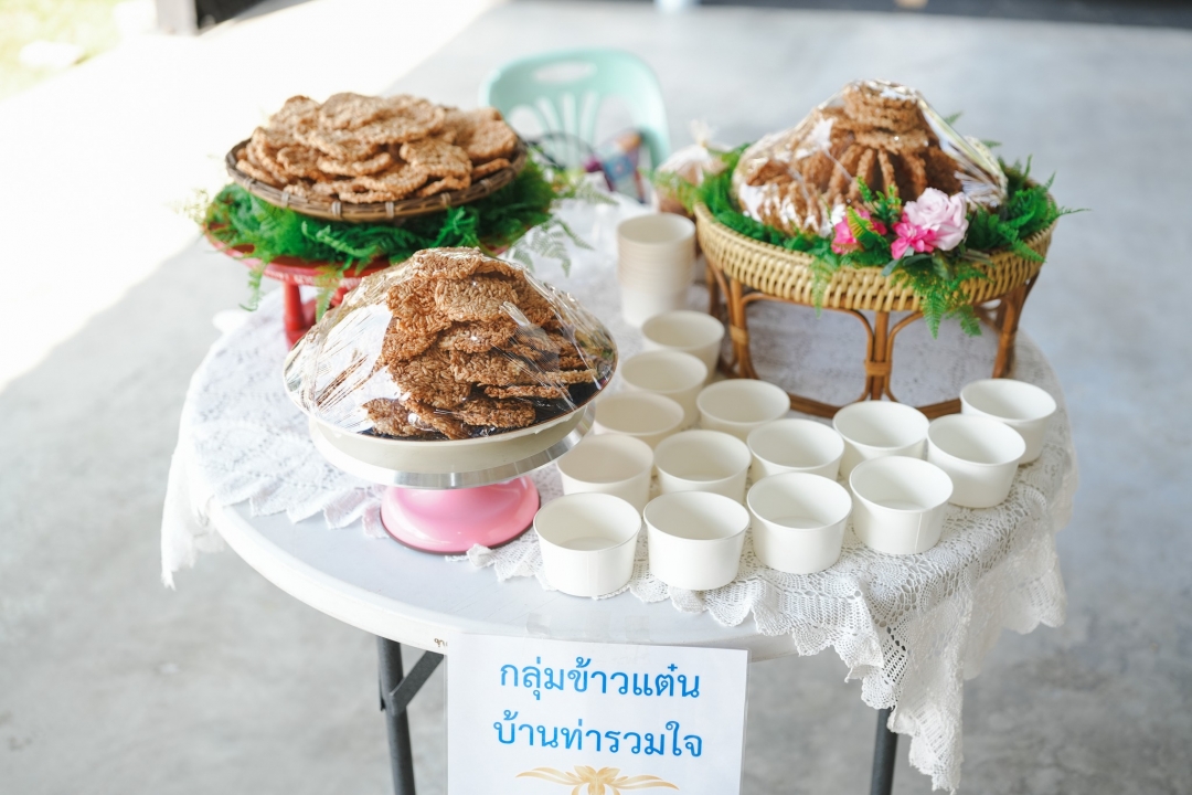 กิจกรรมสร้างสรรค์วันผู้ประกอบการ / เวทีแลกปลี่ยนเรียนรู้ และประกวดผลิตภัณฑ์จากการจัดกิจกรรมการเรียนรู้  โครงการส่งเสริมการเรียนรู้และพัฒนาทักษะอาชีพของชุมชนเทศบาลตำบลสันป่าตองสู่การพัฒนาอย่างยั่งยืน ภาพที่ 53 | https://www.sanpatong.go.th