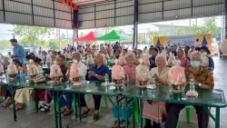 เทศบาลตำบลสันป่าตองจัดทำโครงการสืบสานประเพณี วัฒนธรรมล้านนา สระเกล้าดำหัวผู้สูงอายุ ประจำปีงบประมาณ พ.ศ.2568 ภาพที่ 3 | https://www.sanpatong.go.th