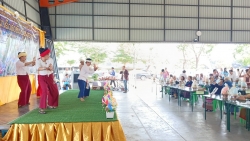 เทศบาลตำบลสันป่าตองจัดทำโครงการสืบสานประเพณี วัฒนธรรมล้านนา สระเกล้าดำหัวผู้สูงอายุ ประจำปีงบประมาณ พ.ศ.2568 ภาพที่ 4 | https://www.sanpatong.go.th