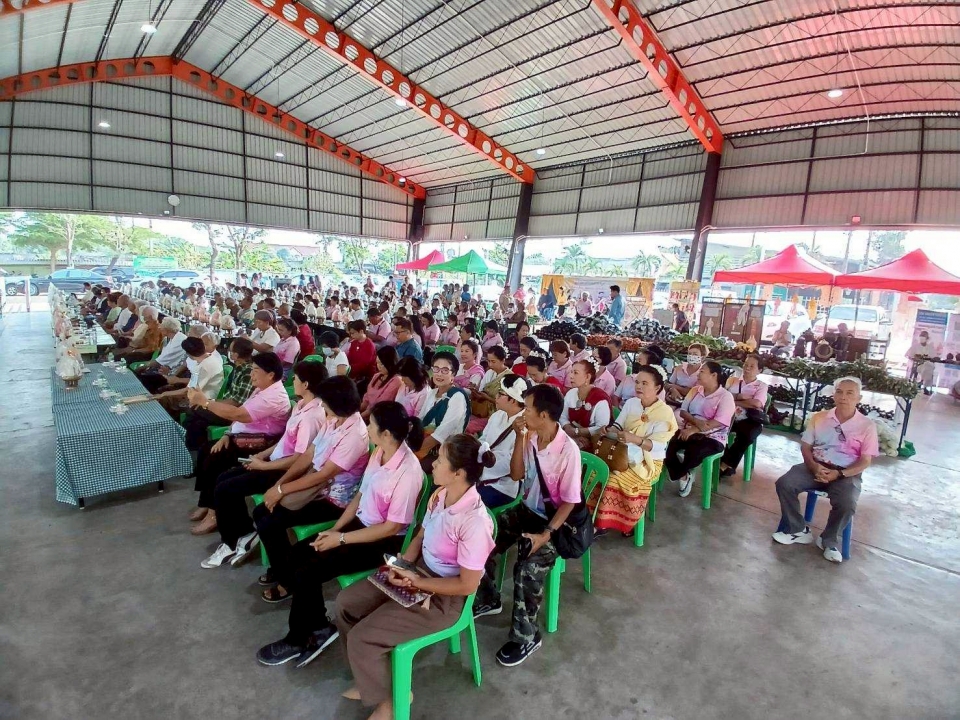 เทศบาลตำบลสันป่าตองจัดทำโครงการสืบสานประเพณี วัฒนธรรมล้านนา สระเกล้าดำหัวผู้สูงอายุ ประจำปีงบประมาณ พ.ศ.2568 ภาพที่ 20 | https://www.sanpatong.go.th