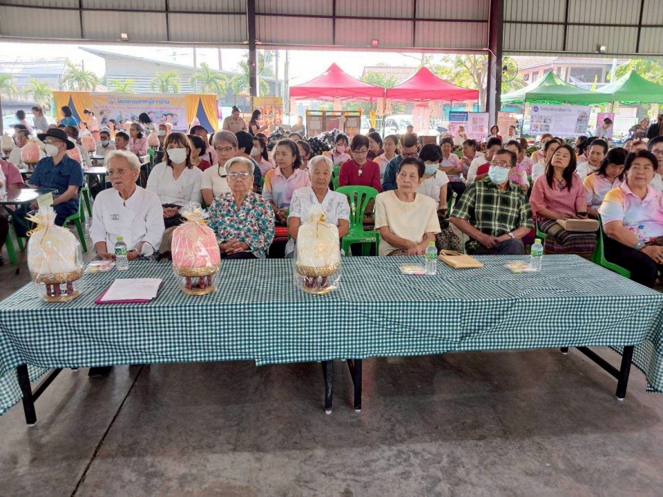 เทศบาลตำบลสันป่าตองจัดทำโครงการสืบสานประเพณี วัฒนธรรมล้านนา สระเกล้าดำหัวผู้สูงอายุ ประจำปีงบประมาณ พ.ศ.2568 ภาพที่ 21 | https://www.sanpatong.go.th