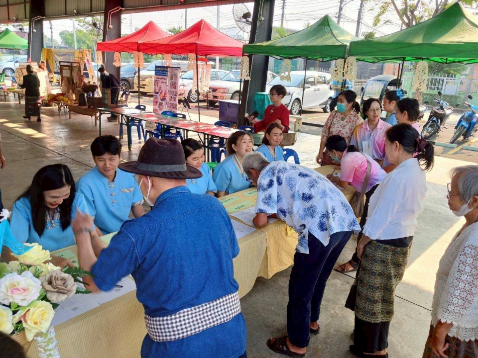 เทศบาลตำบลสันป่าตองจัดทำโครงการสืบสานประเพณี วัฒนธรรมล้านนา สระเกล้าดำหัวผู้สูงอายุ ประจำปีงบประมาณ พ.ศ.2568 ภาพที่ 13 | https://www.sanpatong.go.th