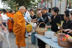 02122016_100409.JPG - พิธีบำเพ็ญกุศลปัญญาสมวาร(50วัน) เพื่อถวายเป็นพระราชกุศลแด่พระบาทสมเด็จพระปรมินทรภูมิพลอดุลยเดช | https://www.sanpatong.go.th