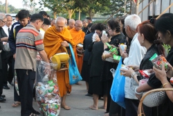 02122016_100430.JPG - พิธีบำเพ็ญกุศลปัญญาสมวาร(50วัน) เพื่อถวายเป็นพระราชกุศลแด่พระบาทสมเด็จพระปรมินทรภูมิพลอดุลยเดช | https://www.sanpatong.go.th