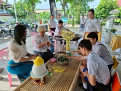 กองการศึกษาเทศบาลตำบลสันป่าตอง  ได้จัดทำโครงการโครงการอนุรักษ์ศิลปะล้านนา ส่งเสริมภูมิปัญญาท้องถิ่น ประจำปีงบประมาณ พ.ศ.2568 ภาพที่ 14 | https://www.sanpatong.go.th