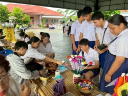กองการศึกษาเทศบาลตำบลสันป่าตอง  ได้จัดทำโครงการโครงการอนุรักษ์ศิลปะล้านนา ส่งเสริมภูมิปัญญาท้องถิ่น ประจำปีงบประมาณ พ.ศ.2568 ภาพที่ 23 | https://www.sanpatong.go.th