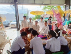 กองการศึกษาเทศบาลตำบลสันป่าตอง  ได้จัดทำโครงการโครงการอนุรักษ์ศิลปะล้านนา ส่งเสริมภูมิปัญญาท้องถิ่น ประจำปีงบประมาณ พ.ศ.2568 ภาพที่ 32 | https://www.sanpatong.go.th