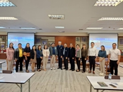 180188_0.jpg - นายกเทศมนตรีตำบลสันป่าตองได้มอบหมายให้นายศรีทอน ปัญญา รองนายกเทศมนตรีฯ และ ดร.กมลวรรณ ศรีเจริญจิตร์ เข้าร่วมเวทีเสวนาแลกเปลี่ยนเรียนรู้ บูรณาการพันธกิจทางการศึกษา ณ ห้องประชุมหอประวัติมหาวิทยาลัยพายัพ  | https://www.sanpatong.go.th