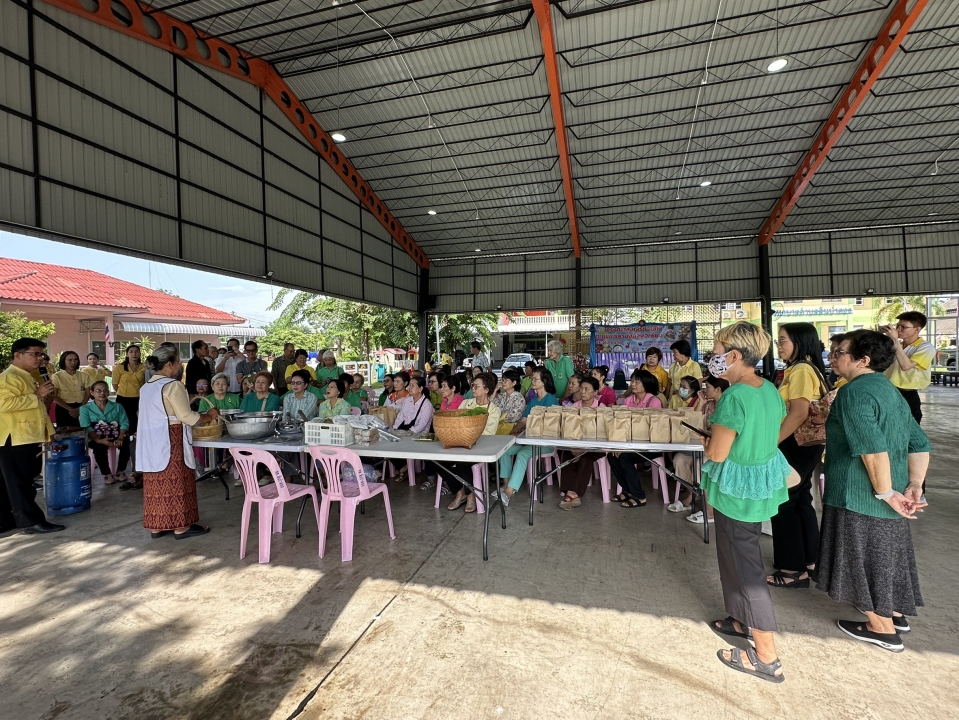 เทศบาลตำบลสันป่าตองจัดโครงการส่งเสริมอาชีพตามแนวเศรษฐกิจพอเพียง ประจำปี 2568 ภาพที่ 13 | https://www.sanpatong.go.th