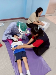 จัดบริการตรวจสุขภาพช่องปากและให้บริการเคลือบฟลูออไรด์ในเด็กนักเรียนกลุ่มปฐมวัย ของศูนย์พัฒนาเด็กเล็กเทศบาลตำบลสันป่าตอง โดยโรงพยาบาลสันป่าตอง ภาพที่ 6 | https://www.sanpatong.go.th