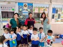 จัดบริการตรวจสุขภาพช่องปากและให้บริการเคลือบฟลูออไรด์ในเด็กนักเรียนกลุ่มปฐมวัย ของศูนย์พัฒนาเด็กเล็กเทศบาลตำบลสันป่าตอง โดยโรงพยาบาลสันป่าตอง ภาพที่ 8 | https://www.sanpatong.go.th
