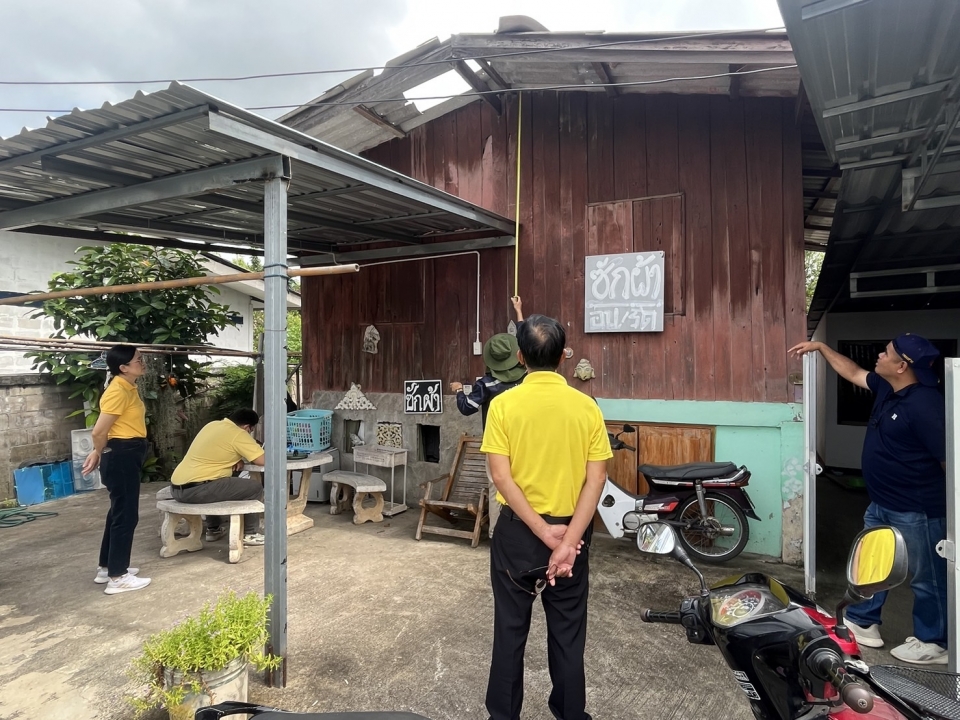 ลงพื้นที่สำรวจและประมาณการการปรับปรุงซ่อมแซมบ้านคนพิการและผู้สูงอายุ บ้านช่างกระดาษ ภาพที่ 8 | https://www.sanpatong.go.th