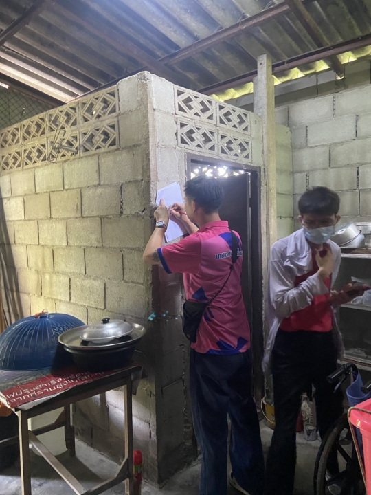 ลงพื้นที่สำรวจและประมาณการการปรับปรุงซ่อมแซมบ้านคนพิการและผู้สูงอายุ  บ้านมะจำโรง ภาพที่ 9 | https://www.sanpatong.go.th