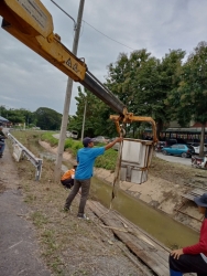 2.jpg -  ตรวจเช็คระบบไฟฟ้าพร้อมดำเนินการติดตั้ง บริเวณสถานที่จัดงานวันลอยกระทง ประจำปี 2568 | https://www.sanpatong.go.th