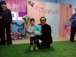 ศูนย์พัฒนาเด็กเล็กเทศบาลตำบลสันป่าตอง จัดโครงการเรียนรู้สู่โลกกว้าง อนุบาลวัยใส(กิจกรรมทำบุญส่งท้ายปีเก่าต้อนรับปีใหม่) ภาพที่ 50 | https://www.sanpatong.go.th