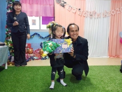 ศูนย์พัฒนาเด็กเล็กเทศบาลตำบลสันป่าตอง จัดโครงการเรียนรู้สู่โลกกว้าง อนุบาลวัยใส(กิจกรรมทำบุญส่งท้ายปีเก่าต้อนรับปีใหม่) ภาพที่ 39 | https://www.sanpatong.go.th