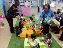 ศูนย์พัฒนาเด็กเล็กเทศบาลตำบลสันป่าตอง จัดโครงการเรียนรู้สู่โลกกว้าง อนุบาลวัยใส(กิจกรรมทำบุญส่งท้ายปีเก่าต้อนรับปีใหม่) ภาพที่ 61 | https://www.sanpatong.go.th