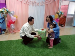 ศูนย์พัฒนาเด็กเล็กเทศบาลตำบลสันป่าตอง จัดโครงการเรียนรู้สู่โลกกว้าง อนุบาลวัยใส(กิจกรรมทำบุญส่งท้ายปีเก่าต้อนรับปีใหม่) ภาพที่ 28 | https://www.sanpatong.go.th