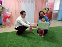 ศูนย์พัฒนาเด็กเล็กเทศบาลตำบลสันป่าตอง จัดโครงการเรียนรู้สู่โลกกว้าง อนุบาลวัยใส(กิจกรรมทำบุญส่งท้ายปีเก่าต้อนรับปีใหม่) ภาพที่ 30 | https://www.sanpatong.go.th