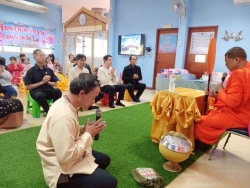 ศูนย์พัฒนาเด็กเล็กเทศบาลตำบลสันป่าตอง จัดโครงการเรียนรู้สู่โลกกว้าง อนุบาลวัยใส(กิจกรรมทำบุญส่งท้ายปีเก่าต้อนรับปีใหม่) ภาพที่ 23 | https://www.sanpatong.go.th