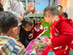 ศูนย์พัฒนาเด็กเล็กเทศบาลตำบลสันป่าตอง จัดโครงการเรียนรู้สู่โลกกว้าง อนุบาลวัยใส(กิจกรรมทำบุญส่งท้ายปีเก่าต้อนรับปีใหม่) ภาพที่ 15 | https://www.sanpatong.go.th