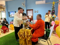 ศูนย์พัฒนาเด็กเล็กเทศบาลตำบลสันป่าตอง จัดโครงการเรียนรู้สู่โลกกว้าง อนุบาลวัยใส(กิจกรรมทำบุญส่งท้ายปีเก่าต้อนรับปีใหม่) ภาพที่ 17 | https://www.sanpatong.go.th