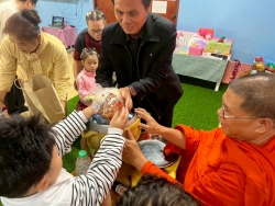 ศูนย์พัฒนาเด็กเล็กเทศบาลตำบลสันป่าตอง จัดโครงการเรียนรู้สู่โลกกว้าง อนุบาลวัยใส(กิจกรรมทำบุญส่งท้ายปีเก่าต้อนรับปีใหม่) ภาพที่ 18 | https://www.sanpatong.go.th