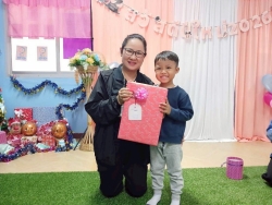 ศูนย์พัฒนาเด็กเล็กเทศบาลตำบลสันป่าตอง จัดโครงการเรียนรู้สู่โลกกว้าง อนุบาลวัยใส(กิจกรรมทำบุญส่งท้ายปีเก่าต้อนรับปีใหม่) ภาพที่ 55 | https://www.sanpatong.go.th