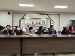เทศบาลตำบลสันป่าตอง ได้ร่วมเข้าประชุมปรึกษาหารือเพื่อจัดเตรียมความพร้อมโครงพัฒนาศักยภาพผู้นำสตรีประจำปี2569 ภาพที่ 12 | https://www.sanpatong.go.th
