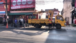 42931.jpg - กองช่าง เทศบาลตำบลสันป่าตองได้ร่วมกันดำเนินการซ่อมฝารางระบายน้ำที่ชำรุด บริเวณถนนเชียงใหม่-ฮอด | https://www.sanpatong.go.th