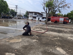 23321.jpg - เทศบาลตำบลสันป่าตอง ร่วมกับงานป้องกันและบรรเทาสาธารณภัย ได้นำรถดับเพลิง 5000 ลิตร ร่วมกิจกรรม จิตอาสาพัฒนาปรับปรุงภูมิทัศน์ เพื่อขับเคลื่อนโครงการเชียงใหม่เมืองสะอาด | https://www.sanpatong.go.th