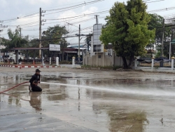 23322.jpg - เทศบาลตำบลสันป่าตอง ร่วมกับงานป้องกันและบรรเทาสาธารณภัย ได้นำรถดับเพลิง 5000 ลิตร ร่วมกิจกรรม จิตอาสาพัฒนาปรับปรุงภูมิทัศน์ เพื่อขับเคลื่อนโครงการเชียงใหม่เมืองสะอาด | https://www.sanpatong.go.th