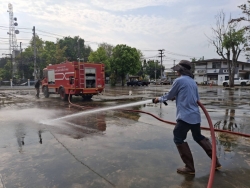 23324.jpg - เทศบาลตำบลสันป่าตอง ร่วมกับงานป้องกันและบรรเทาสาธารณภัย ได้นำรถดับเพลิง 5000 ลิตร ร่วมกิจกรรม จิตอาสาพัฒนาปรับปรุงภูมิทัศน์ เพื่อขับเคลื่อนโครงการเชียงใหม่เมืองสะอาด | https://www.sanpatong.go.th