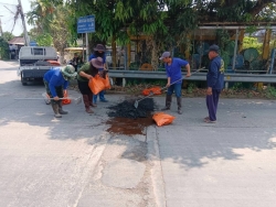 46686.jpg - เทศบาลตำบลสันป่าตองร่วมกับกองช่าง ได้ดำเนินการซ่อมแซมฝารางระบายน้ำ ถนน108หน้าร้านศรีวงษ์ทอง  | https://www.sanpatong.go.th