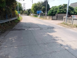 46688.jpg - เทศบาลตำบลสันป่าตองร่วมกับกองช่าง ได้ดำเนินการซ่อมแซมฝารางระบายน้ำ ถนน108หน้าร้านศรีวงษ์ทอง  | https://www.sanpatong.go.th